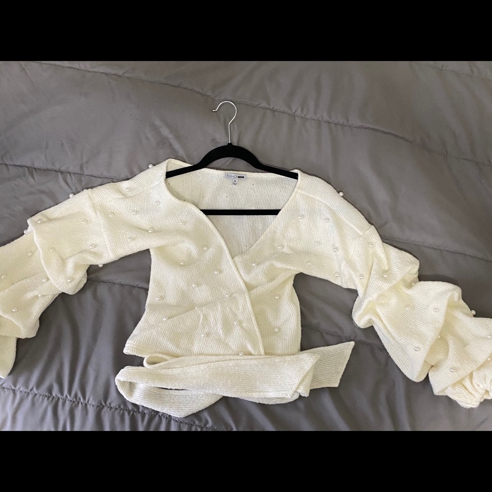 Fashion Nova Pearl Top Size M.